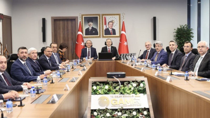 “HEDEFİMİZ ÜLKEMİZİN TURİZMİNİ BALTALAMAK DEĞİL, SAHİLLERİMİZİ KAÇAK YAPILARDAN ARINDIRMAKTIR”