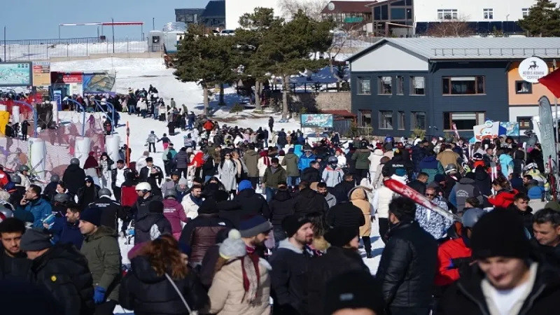 Kayseri Erciyes'e hafta sonu turist akını