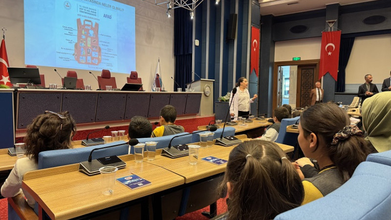ÖĞRENCİLER, KAYSERİ BÜYÜKŞEHİR BELEDİYESİ’NİN KAPILARINI ARALADI