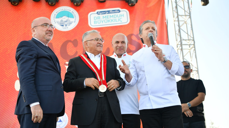 BAŞKAN BÜYÜKKILIÇ, GASTRONOMİ GÜNLERİ’Nİ ÜÇÜNCÜSÜYLE TAÇLANDIRIYOR