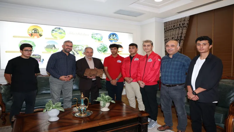 Mustafa Yalçın'a TEKNOFEST öğrencilerinden ziyaret
