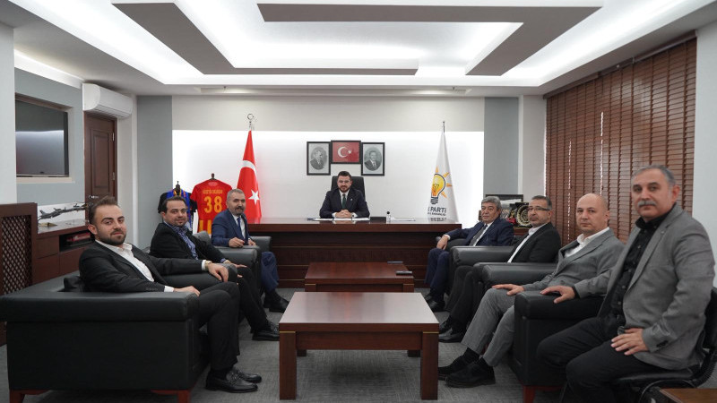 Refik Karakuzay Ak Parti il Başkanlığını ziyaret etti.