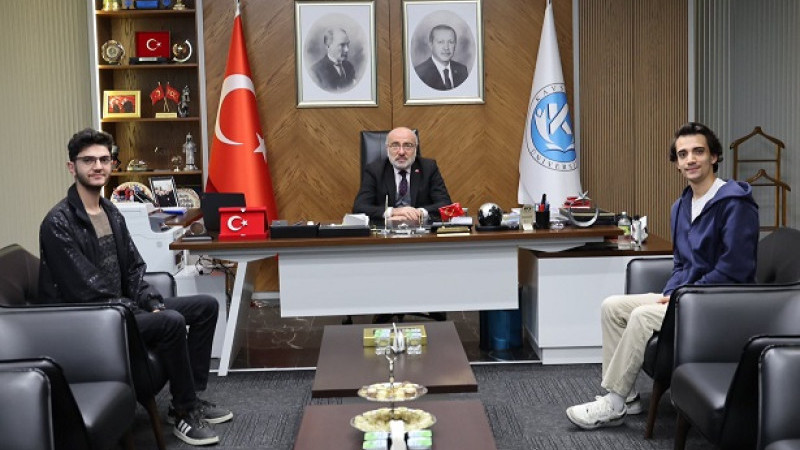 Başarılı Bir Projeye İmza Atan KAYÜ Teknik Bilimler MYO Öğrencileri, Rektörü Ziyaret Etti