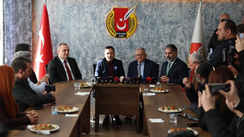 BASIN MENSUPLARININ 10 OCAK ÇALIŞAN GAZETECİLER GÜNÜ'NÜ KUTLAYAN BÜYÜKKILIÇ: “İYİ Kİ VARSINIZ”