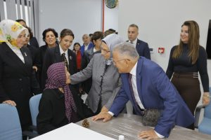Alzheimer Hastalarının takibi için akıllı bileklik