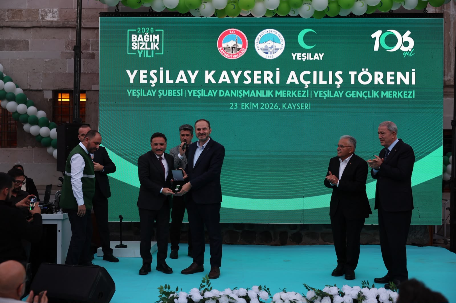 Vali Gökmen Çiçek’e Yeşilay’dan Üstün Hizmet Madalyası 