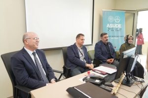 Kayseri Şehir Hastanesi’nde hasta yakınlarına ney dinletisi
