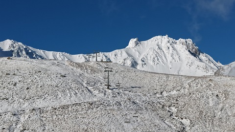 Erciyes Dağı kar yağışıyla beyaza büründü