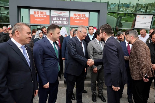 Kayseri Pancar Ekicileri Kooperatifi Yönetim Kurulu Başkanı Hüseyin Akay,Anadolu Mobilya Fuarı’nın açılış programına katıldı.