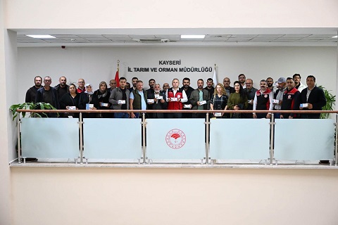 ERÜ Tıp öğrencileri kanaviçe bayrak işlemesi yaptılar